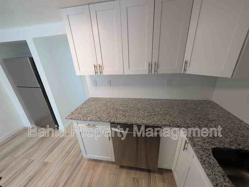 8004 N Boulevard - Photo 7 of 16