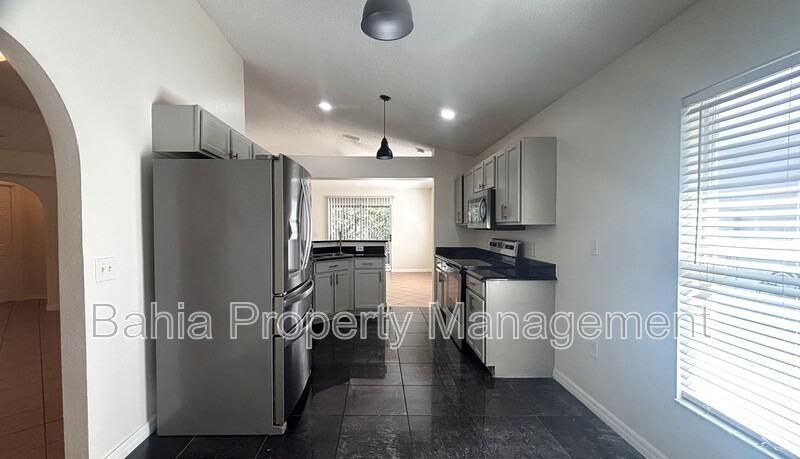 10827 Laxton St - Photo 3 of 18