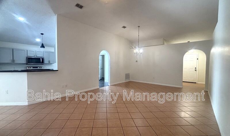 10827 Laxton St - Photo 6 of 18