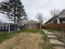 featured image of 3125 N Gladstone Ave