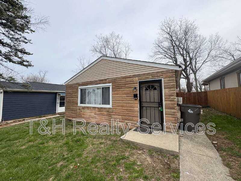 3125 N Gladstone Ave - Photo 3 of 8