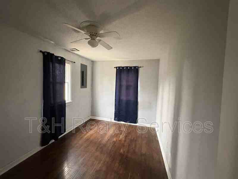 3125 N Gladstone Ave - Photo 6 of 8