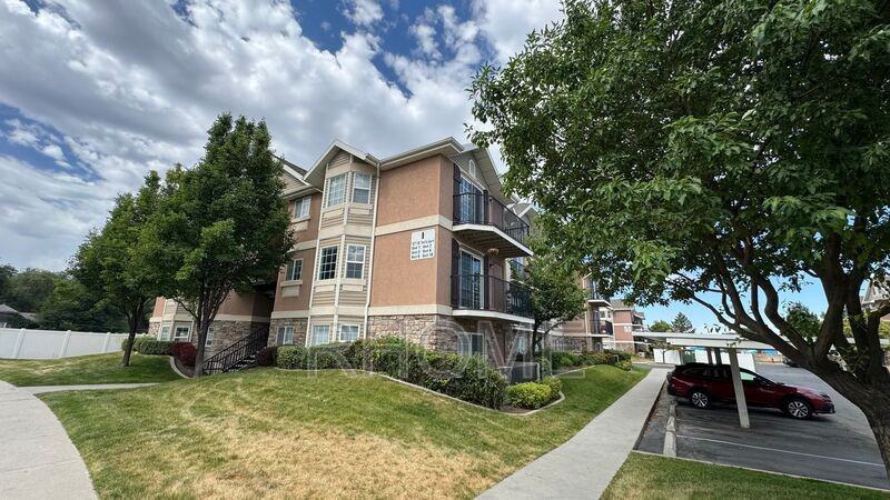 1617 W Treille Ct #I2B - Photo 2 of 16