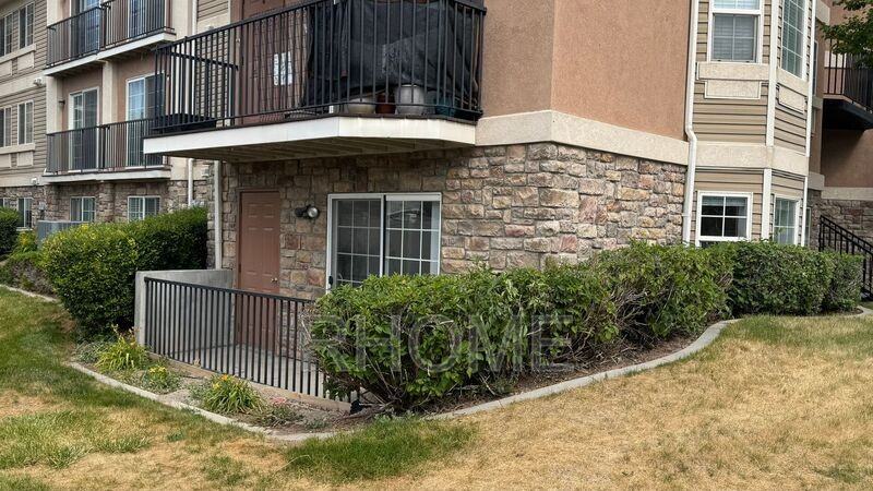 1617 W Treille Ct #I2B - Photo 3 of 16