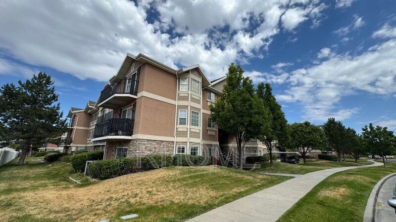 1617 W Treille Ct #I2B - Photo 5 of 16