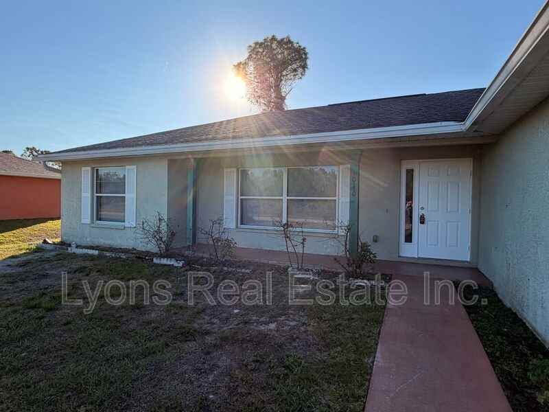 1040 Grant Blvd - Photo 3 of 32