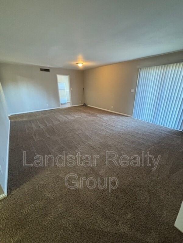 3221 Kemmons Dr #1 - Photo 4 of 28