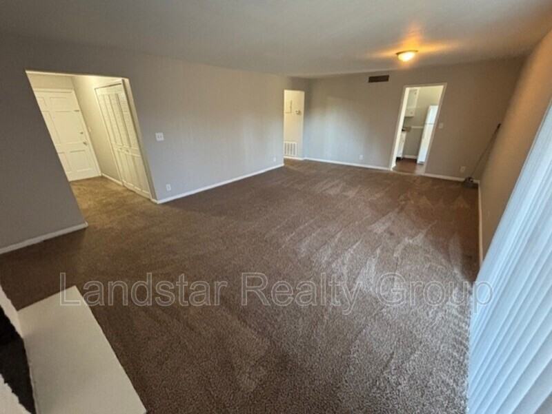 3221 Kemmons Dr #1 - Photo 5 of 28