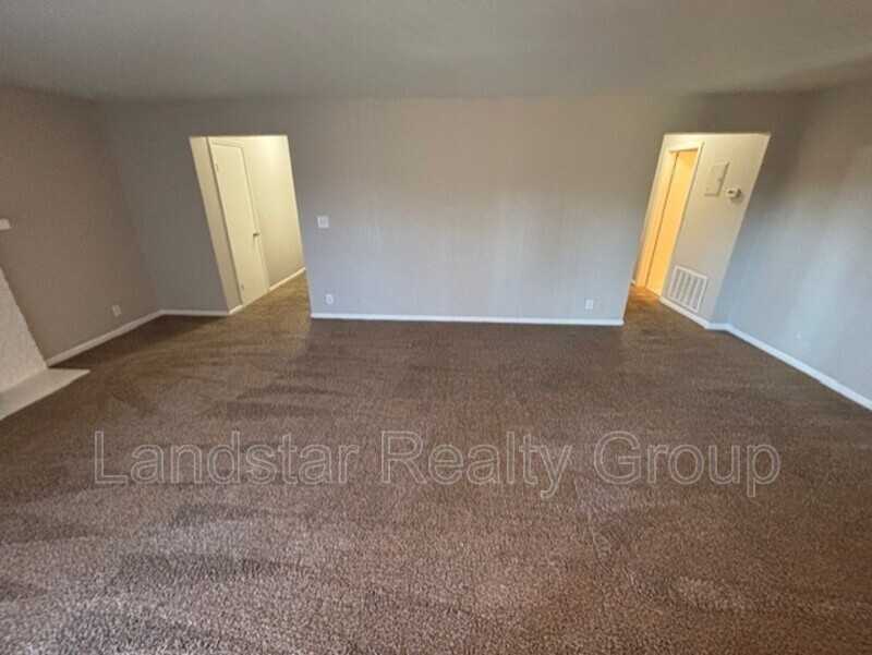 3221 Kemmons Dr #1 - Photo 6 of 28