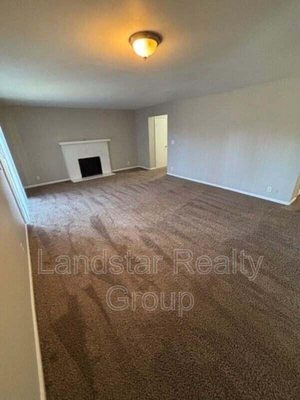 3221 Kemmons Dr #1 - Photo 7 of 28