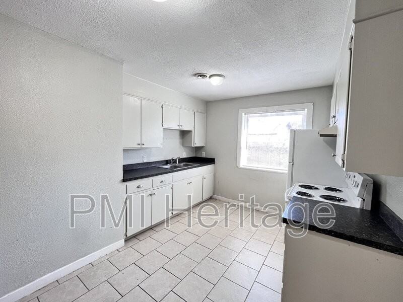 15 W Martin Luther King Jr Blvd #3 - Photo 4 of 12