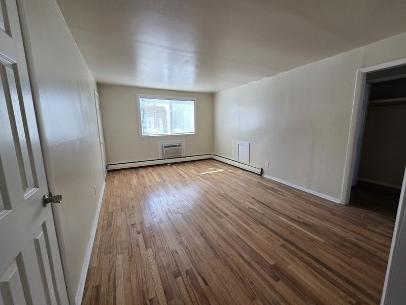 3210 Ellwood Ave #D - Photo 5 of 9