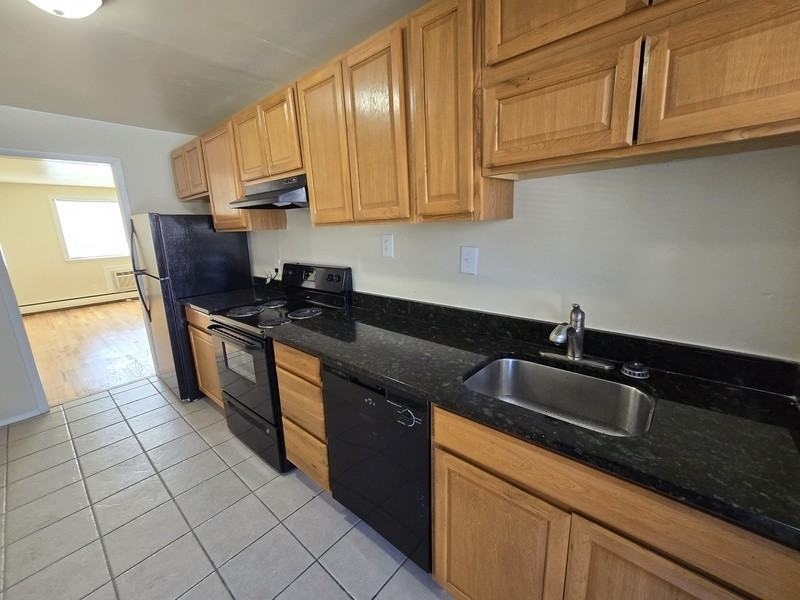 3210 Ellwood Ave #D - Photo 6 of 9