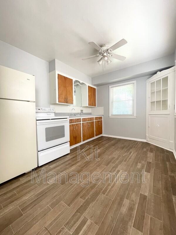 2114 Berdan Ave - Photo 4 of 7