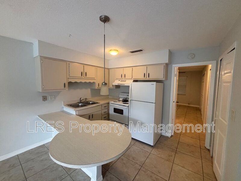 1031 Columbia Ave #H - Photo 6 of 17