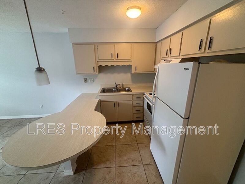 1031 Columbia Ave #H - Photo 7 of 17