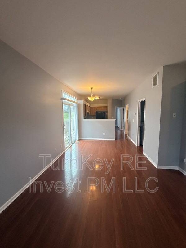 21339 W Earhart Ct - Photo 2 of 10