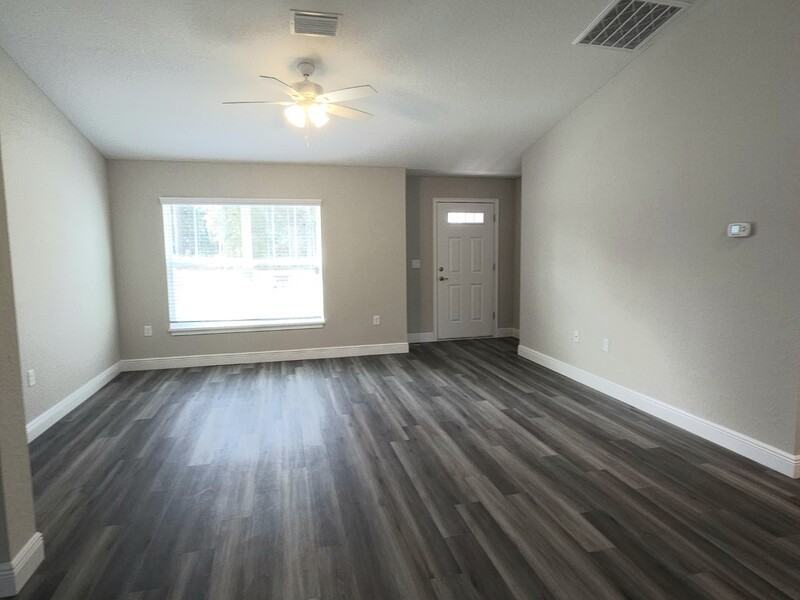 210 Oak Ln - Photo 2 of 12