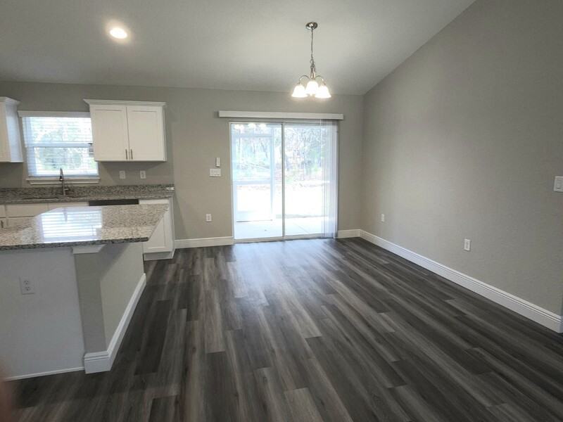 210 Oak Ln - Photo 3 of 12