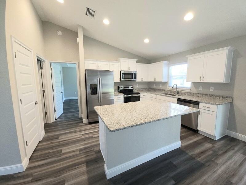 210 Oak Ln - Photo 4 of 12