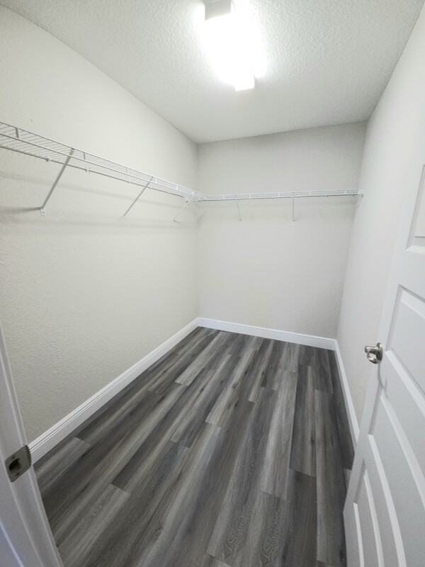 210 Oak Ln - Photo 6 of 12