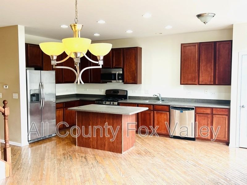 765 Thornbury Ct - Photo 4 of 13