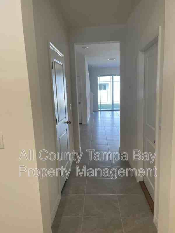 33061 Major Oak Dr - Photo 2 of 14