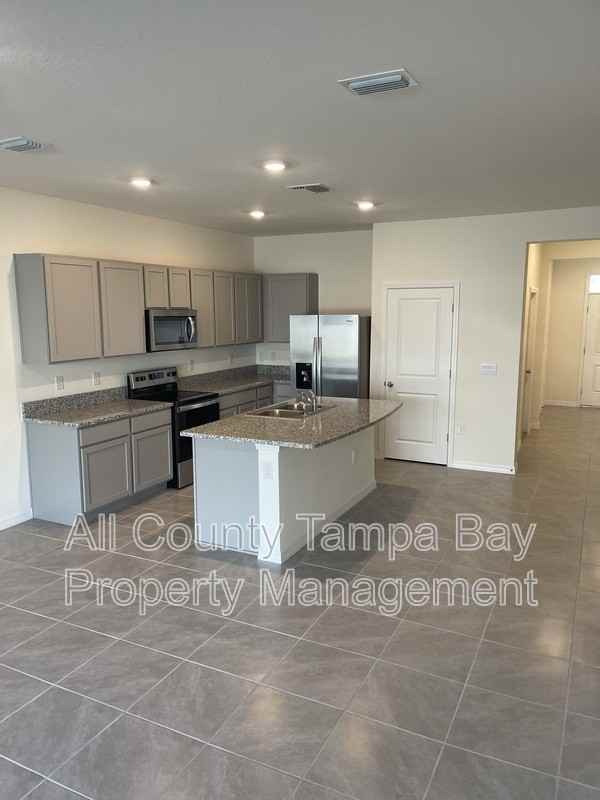 33061 Major Oak Dr - Photo 4 of 14