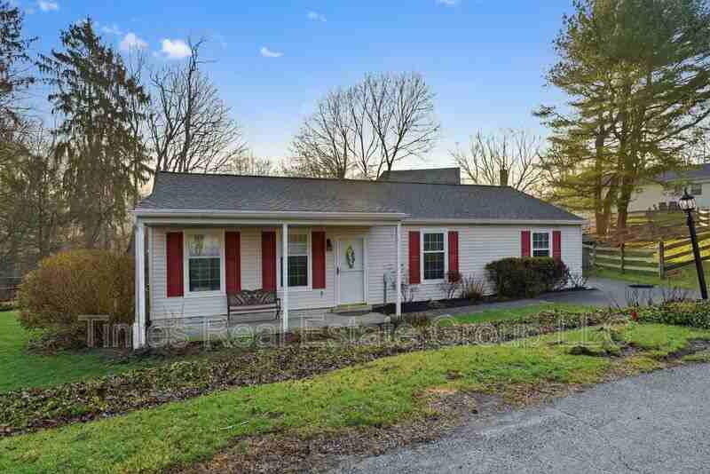136 Brookfield Ct - Photo 5 of 36