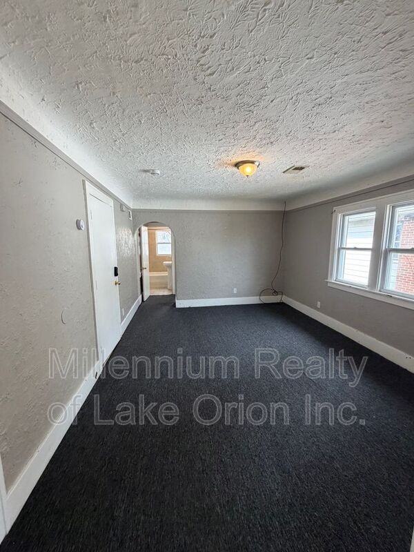 140 Summit St #2 - Photo 5 of 5