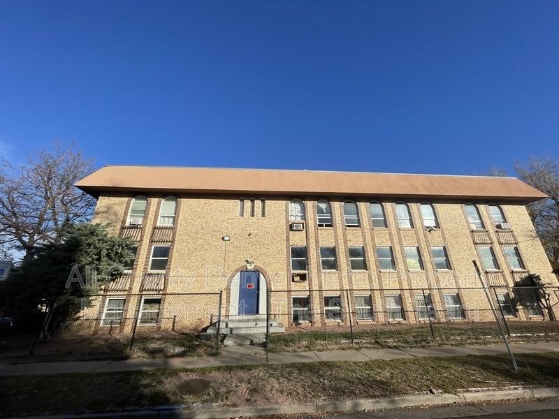 1590 Clinton St #206