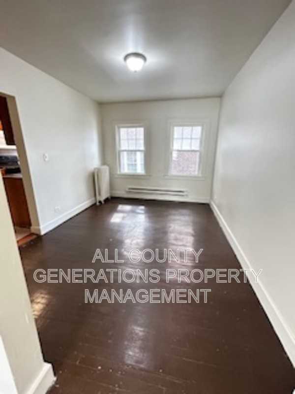 2932 S Moreland Blvd #2 - Photo 4 of 7