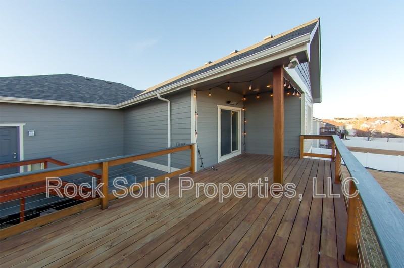 7513 Jacob Pl - Photo 4 of 39