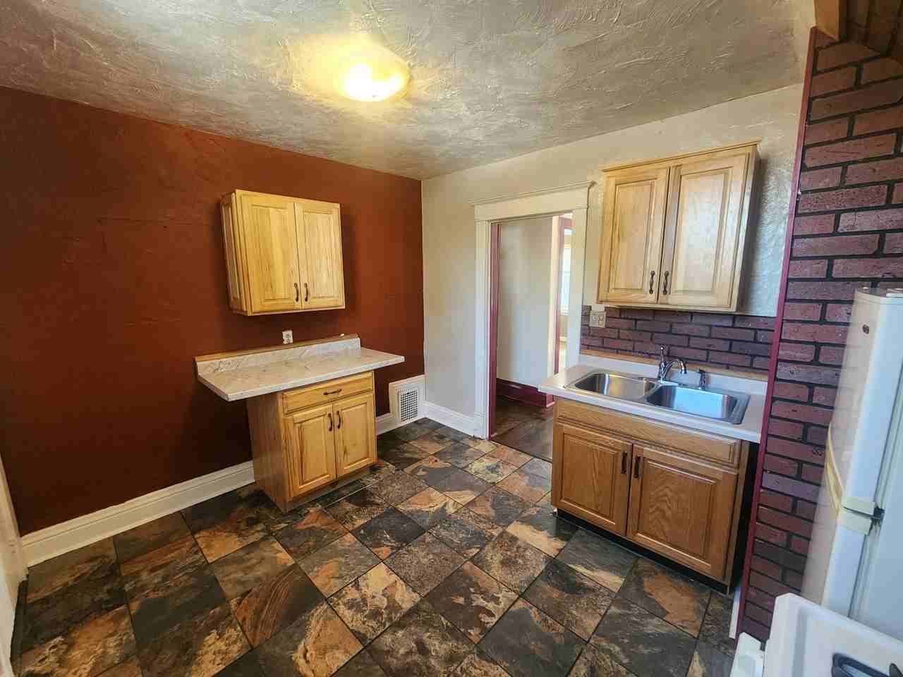 127 E Anderson St Uppr - Photo 7 of 12