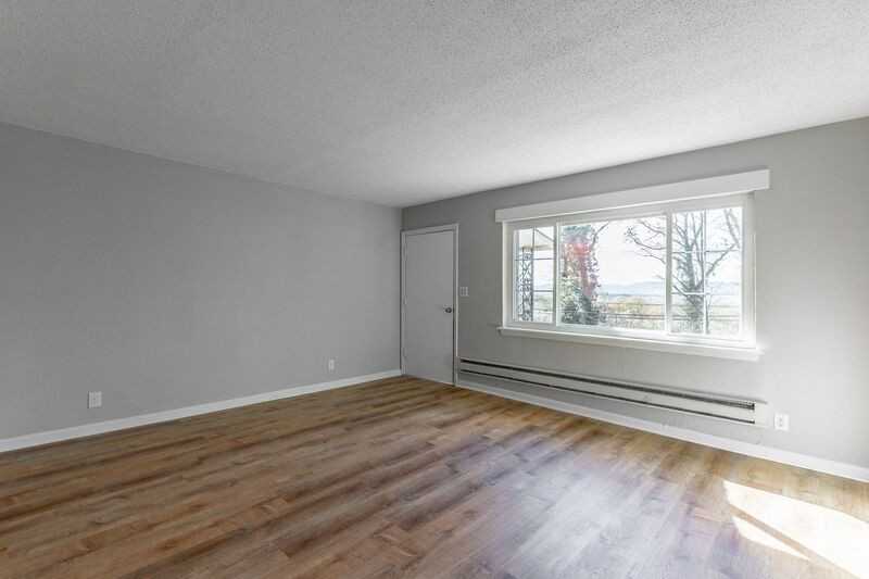 1010 Glenwood Dr - Photo 3 of 20