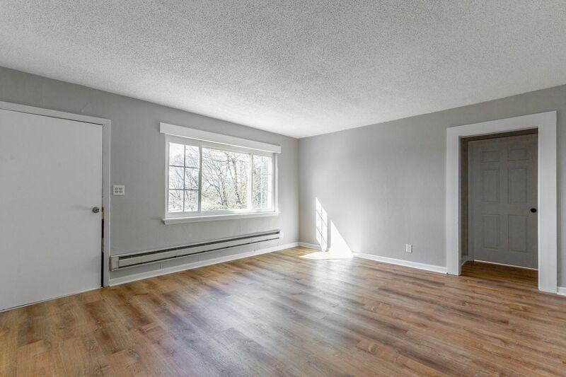 1010 Glenwood Dr - Photo 4 of 20