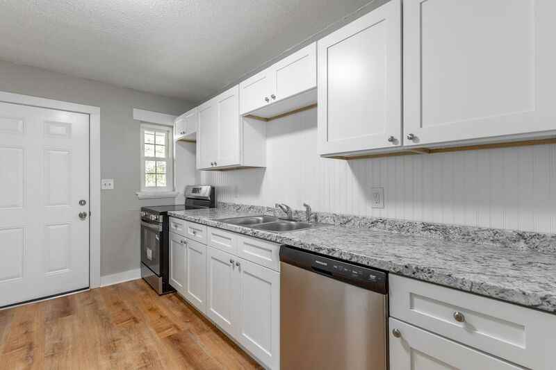 1010 Glenwood Dr - Photo 5 of 20