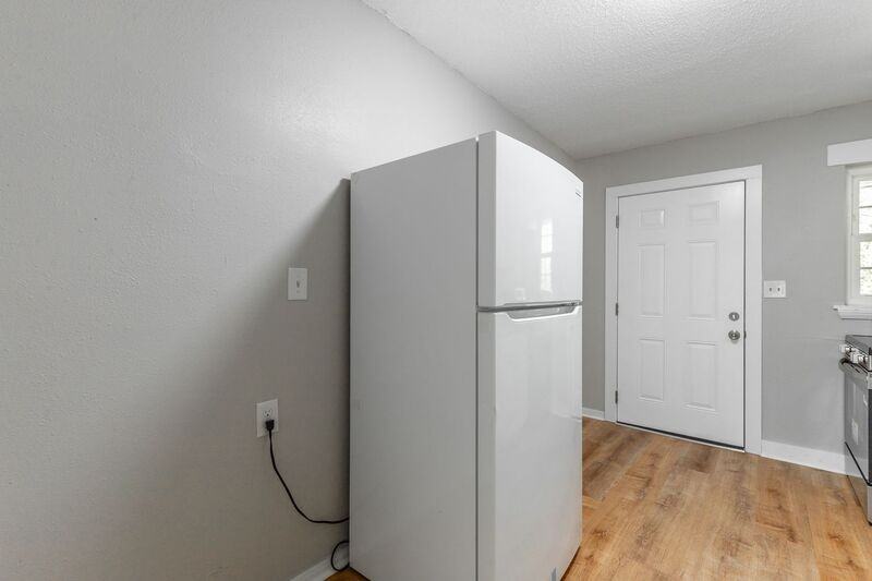 1010 Glenwood Dr - Photo 6 of 20