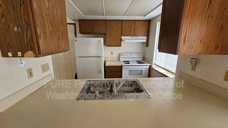 2256 Douglas Rd #1 - Photo 3 of 10