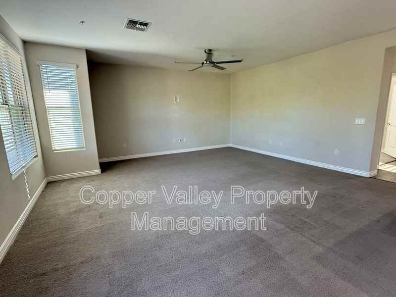 2425 W Bronco Butte Trl #2004 - Photo 6 of 20