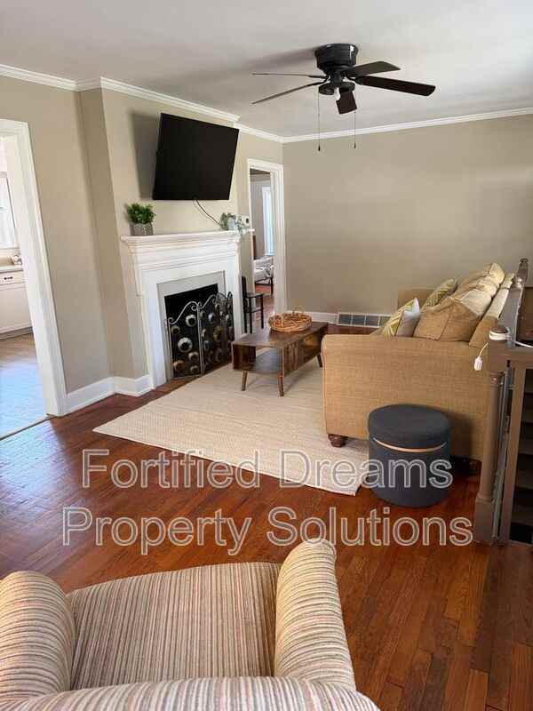 2203 Maywood St - Photo 3 of 36