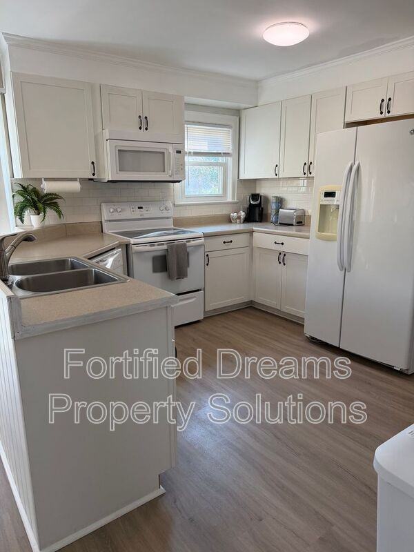 2203 Maywood St - Photo 4 of 36