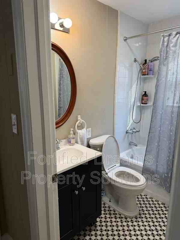 2203 Maywood St - Photo 5 of 36