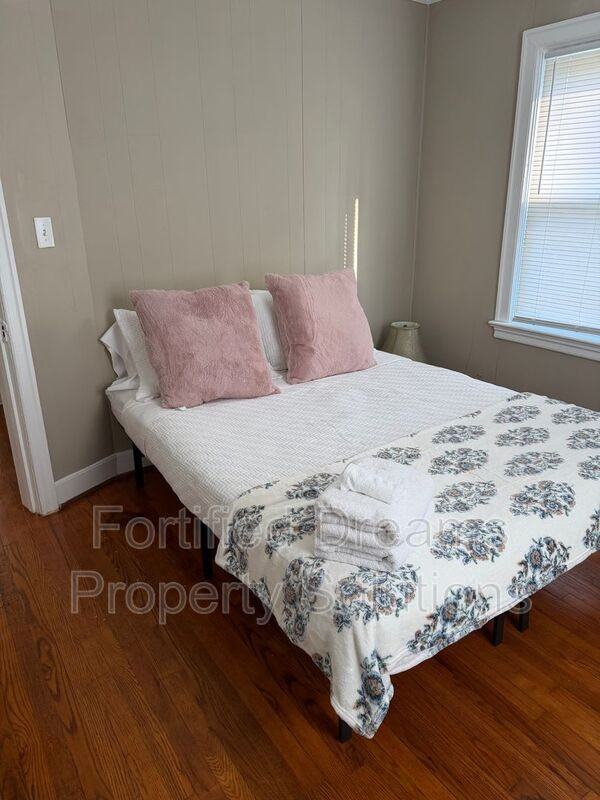 2203 Maywood St - Photo 6 of 36