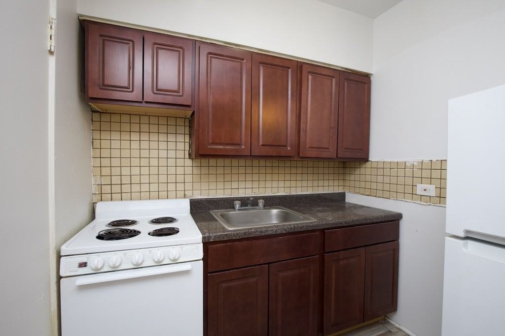 4503 N Malden St #1C - Photo 3 of 16