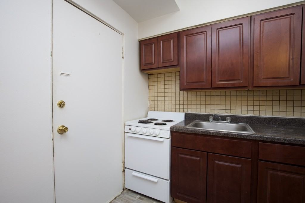 4503 N Malden St #1C - Photo 4 of 16