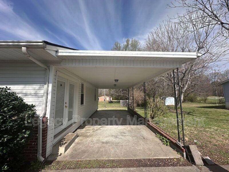 408 Tenth St - Photo 2 of 13