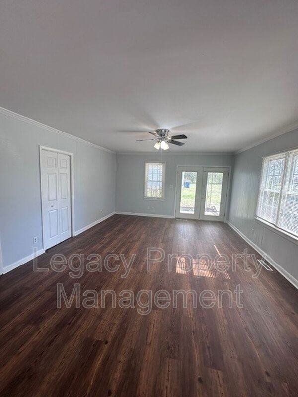 408 Tenth St - Photo 4 of 13