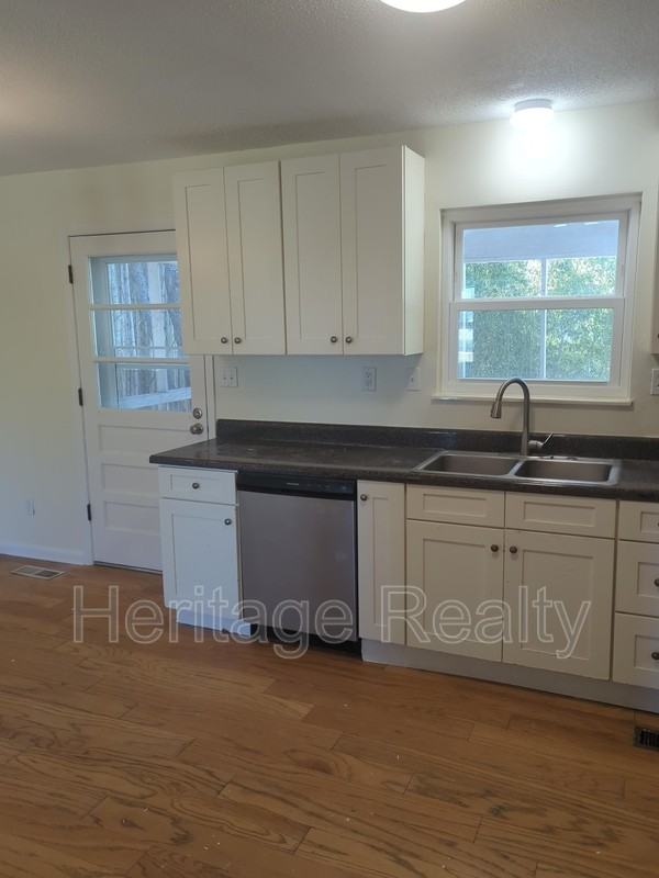 1304 E Woodshire Dr - Photo 2 of 17