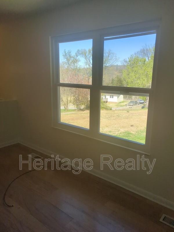 1304 E Woodshire Dr - Photo 3 of 17